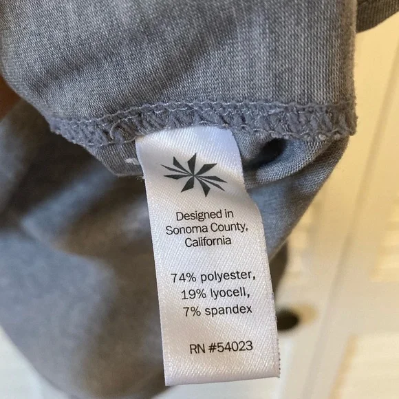 Athleta Yogini Grey Criss Cross Cutout Open Back Long Sleeve Top Size Medium - Picture 9 of 10